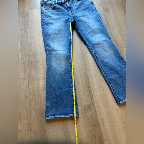 American Eagle Outfitters High Wasted Blue Flare Jeans - Size 14 short - Picture 3 of 7